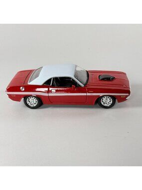 2019 Maisto 1970 Dodge Challenger R/T Red White 1:24 Diecast Model Car 31263R
